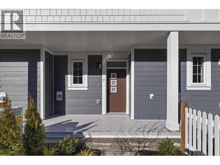 Property Photo:  2808 St. George Street 3  BC V3H 2H3 