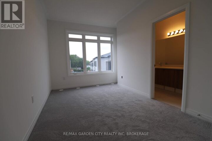 Property Photo:  12 Sidney Rose Common  ON L2T 0B3 