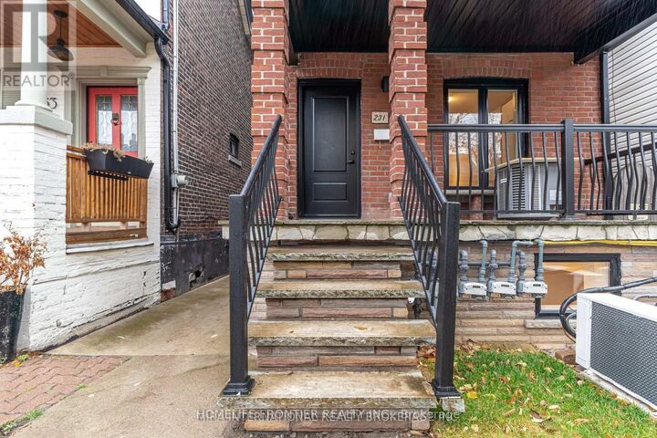 Property Photo:  231 Symington Avenue #3 (Upper)  ON M6P 3W5 