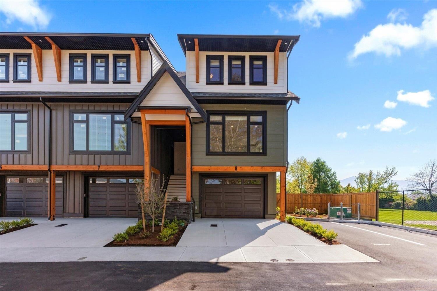 Property Photo: 46106 Riverside Drive 7 BC V2P 3K9
