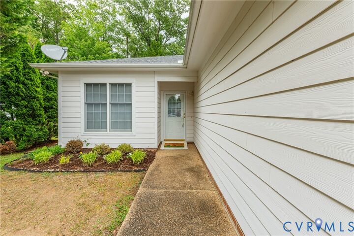 Property Photo: 20 Bay Court VA 22482