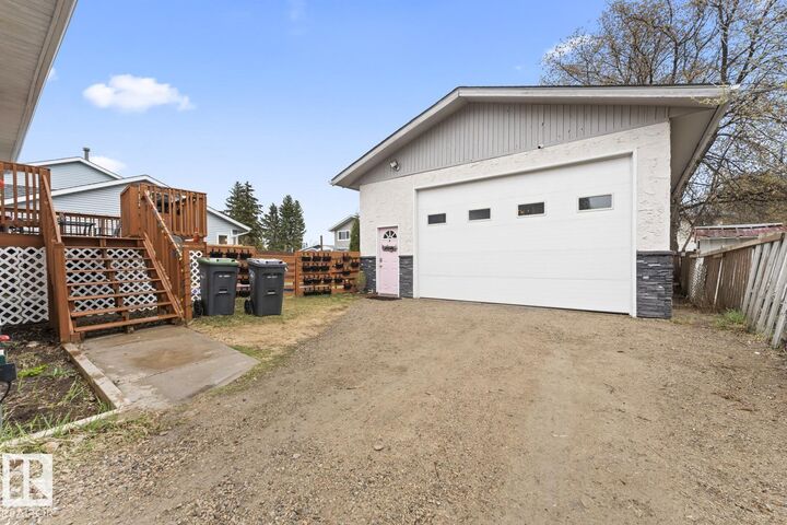 Property Photo:  210 20A Street  AB T9M 1G3 