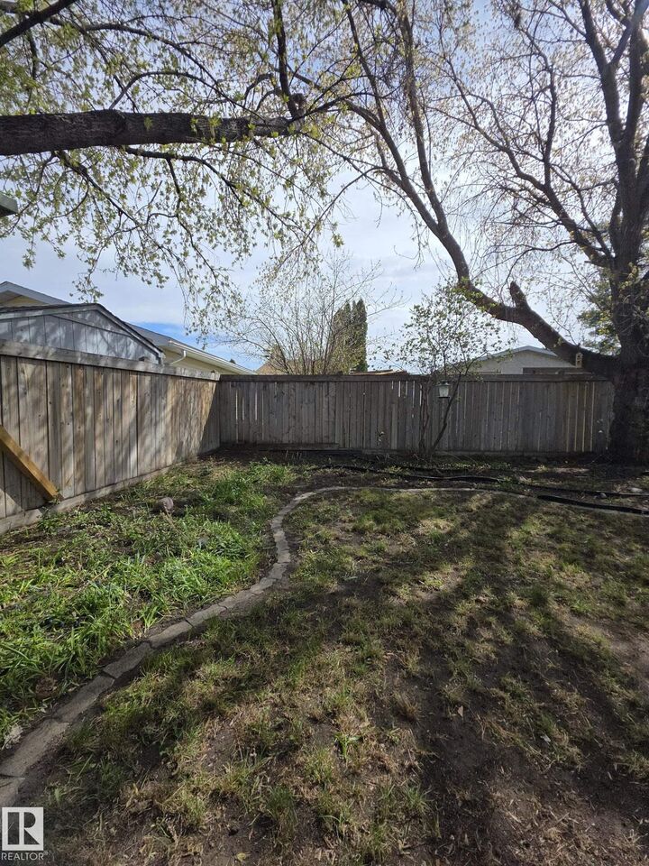 Property Photo:  16 South Ram Crescent  AB T9G 1V4 
