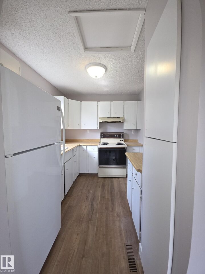 Property Photo: 16 South Ram Crescent AB T9G 1V4