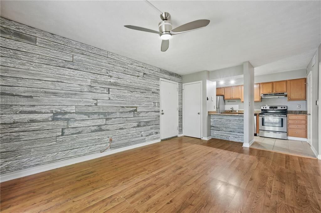 Property Photo: 3120 Seven Pines Court 205 GA 30339