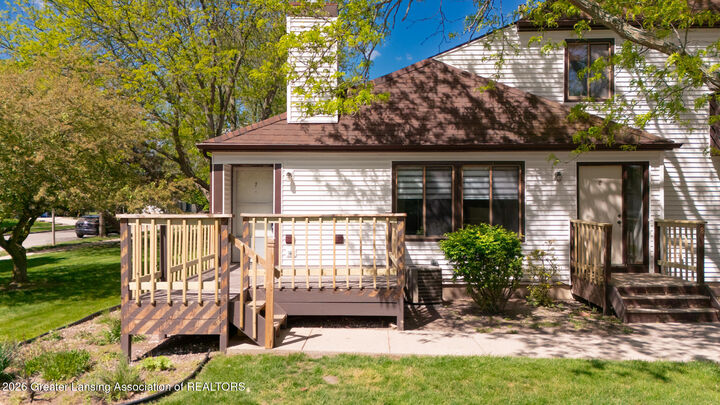 Property Photo:  2925 Staten Avenue  MI 48910 