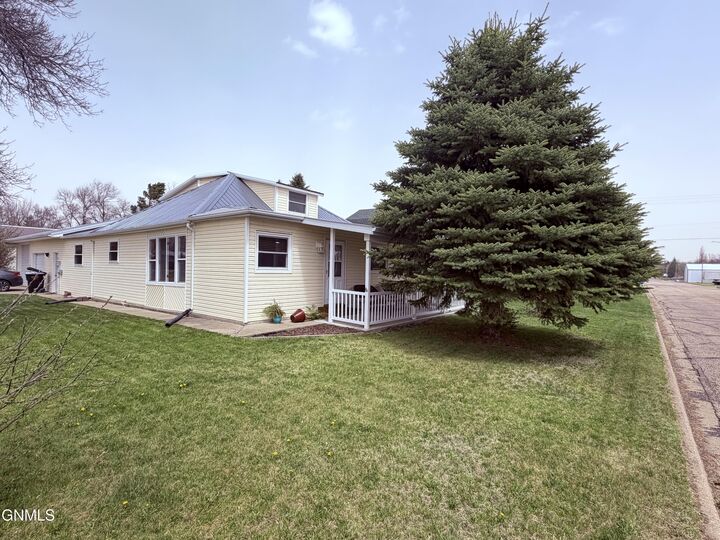 Property Photo:  224 1st Street W  ND 58530 
