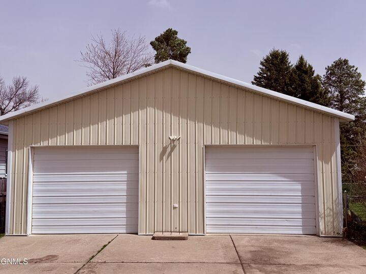 Property Photo:  224 1st Street W  ND 58530 