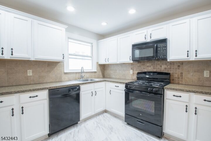 Property Photo: 111 Roosevelt St 2 NJ 07204