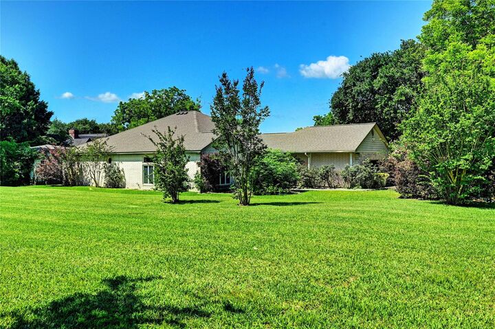 Property Photo:  13586 Bunker Hill Drive  TX 77318 