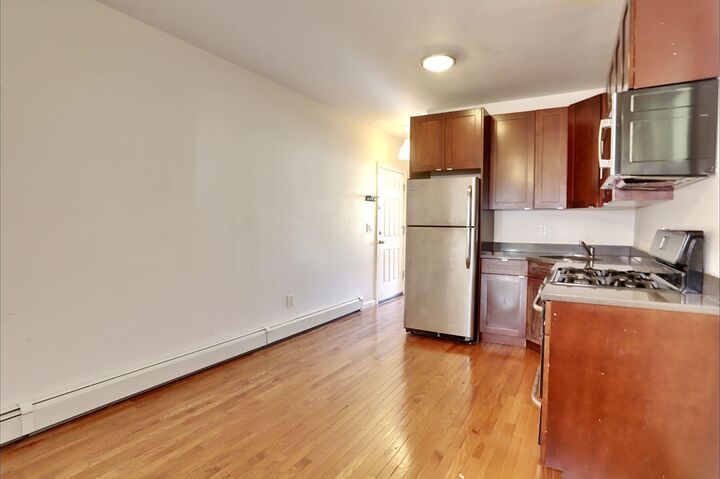 Property Photo:  79 Beacon Ave 3  NJ 07306 