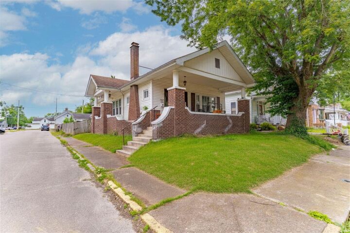 Property Photo:  3002 Arlington Avenue  IN 47712-4525 