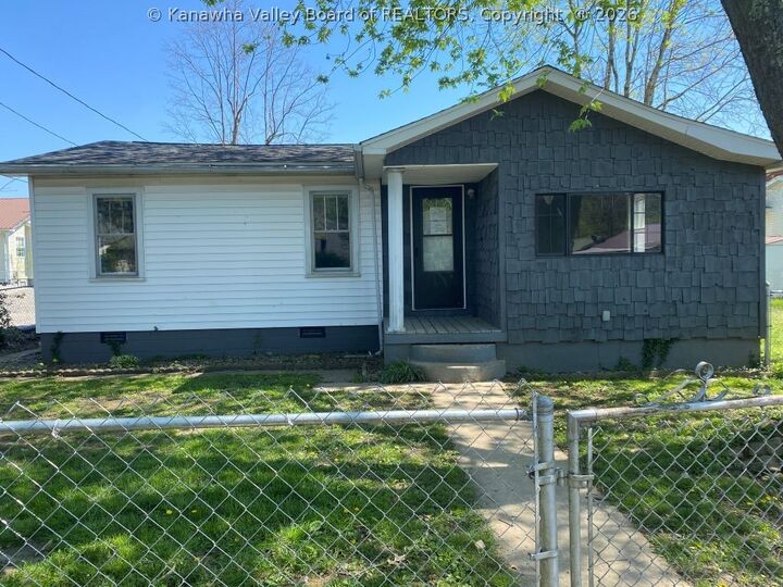 Property Photo: 120 Pennsylvania Ave N WV 25177