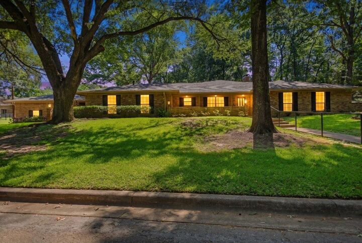 Property Photo:  555 Lakeshore Dr.  TX 75801 