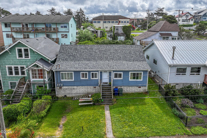 Property Photo:  16 NW Brook Street 1, 2, 3  OR 97365 
