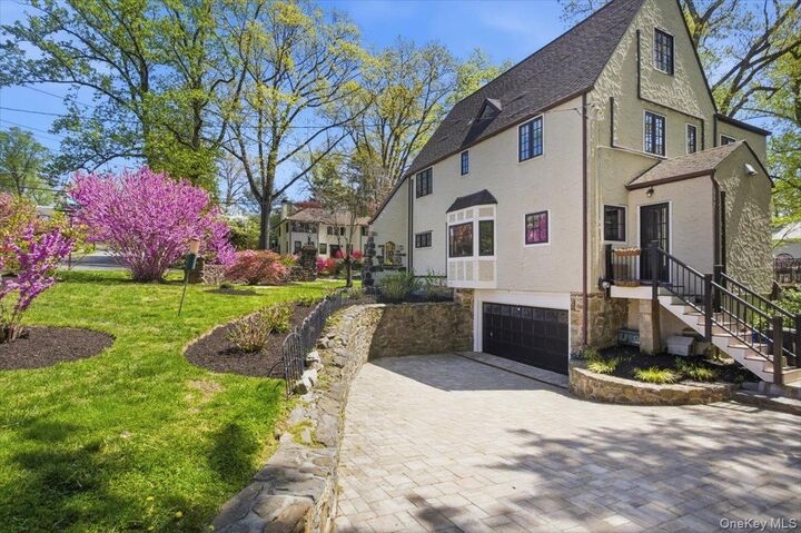 Property Photo:  1 Aviemore Drive  NY 10804 