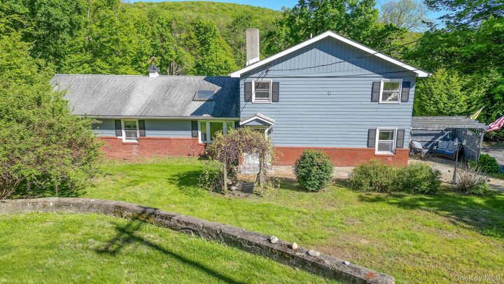 Property Photo:  392 Oscawana Lake Road  NY 10579 