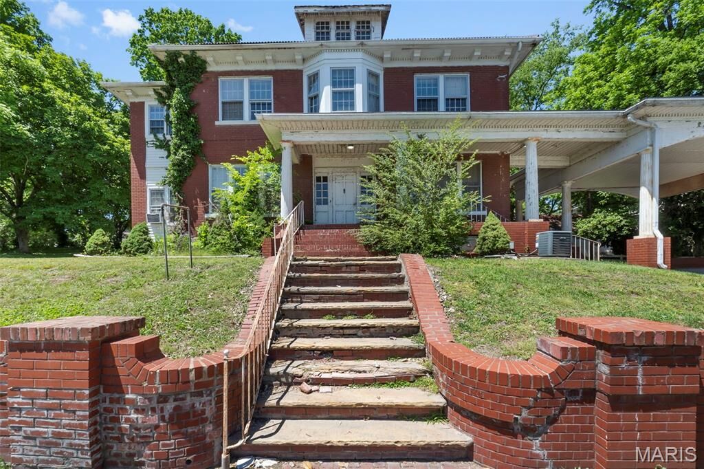 Property Photo:  325 N Sprigg Street  MO 63701 