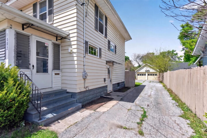 Property Photo:  1002 W Ganson Street  MI 49202 