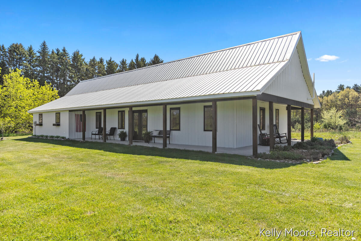 Property Photo:  11117 W Snows Lake Road  MI 48838 