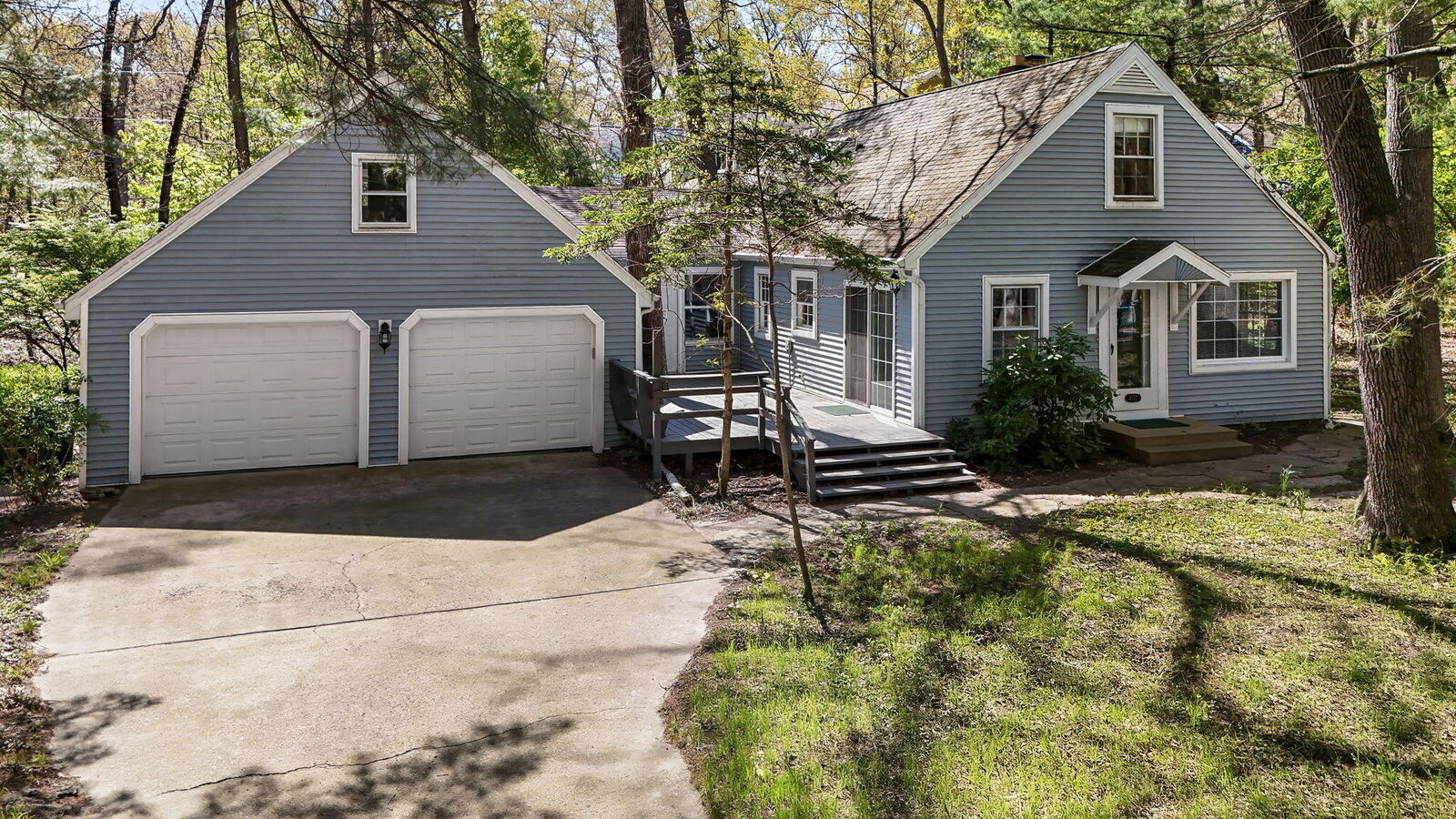 Property Photo:  4175 Creek Drive  MI 49117 