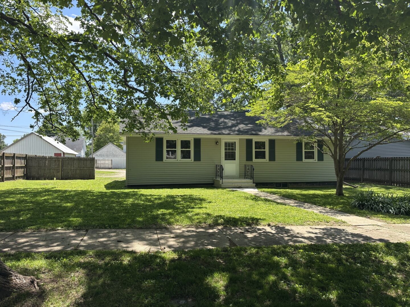 Property Photo:  602 W 3rd Street  IL 61734 