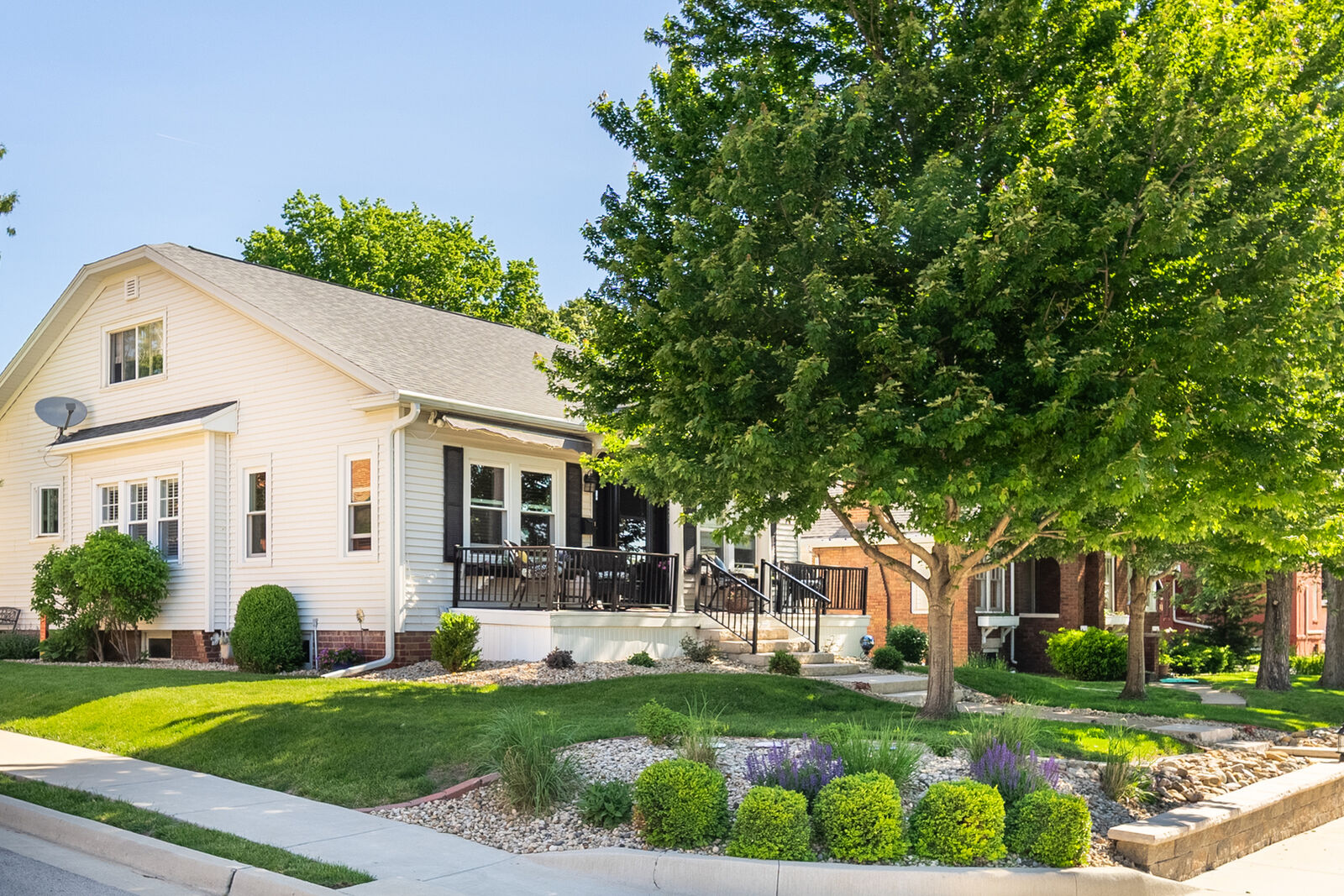 Property Photo: 1327 5th Street IL 61354