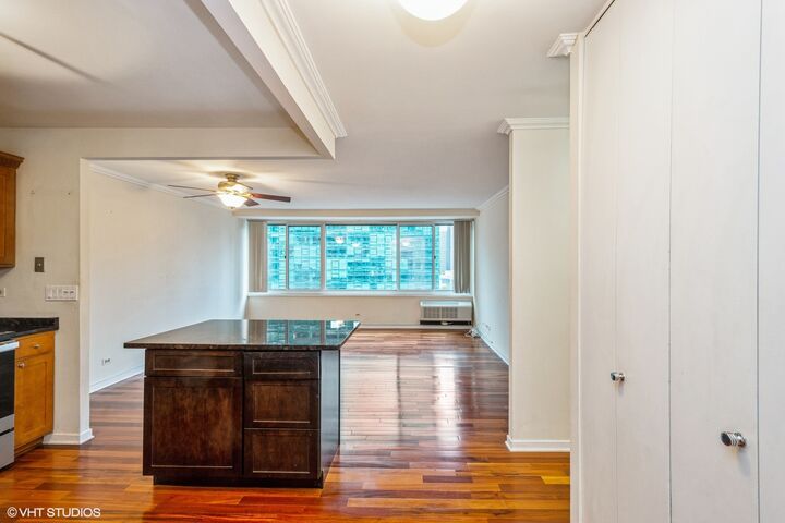 Property Photo: 211 E Ohio Street 1914 IL 60611
