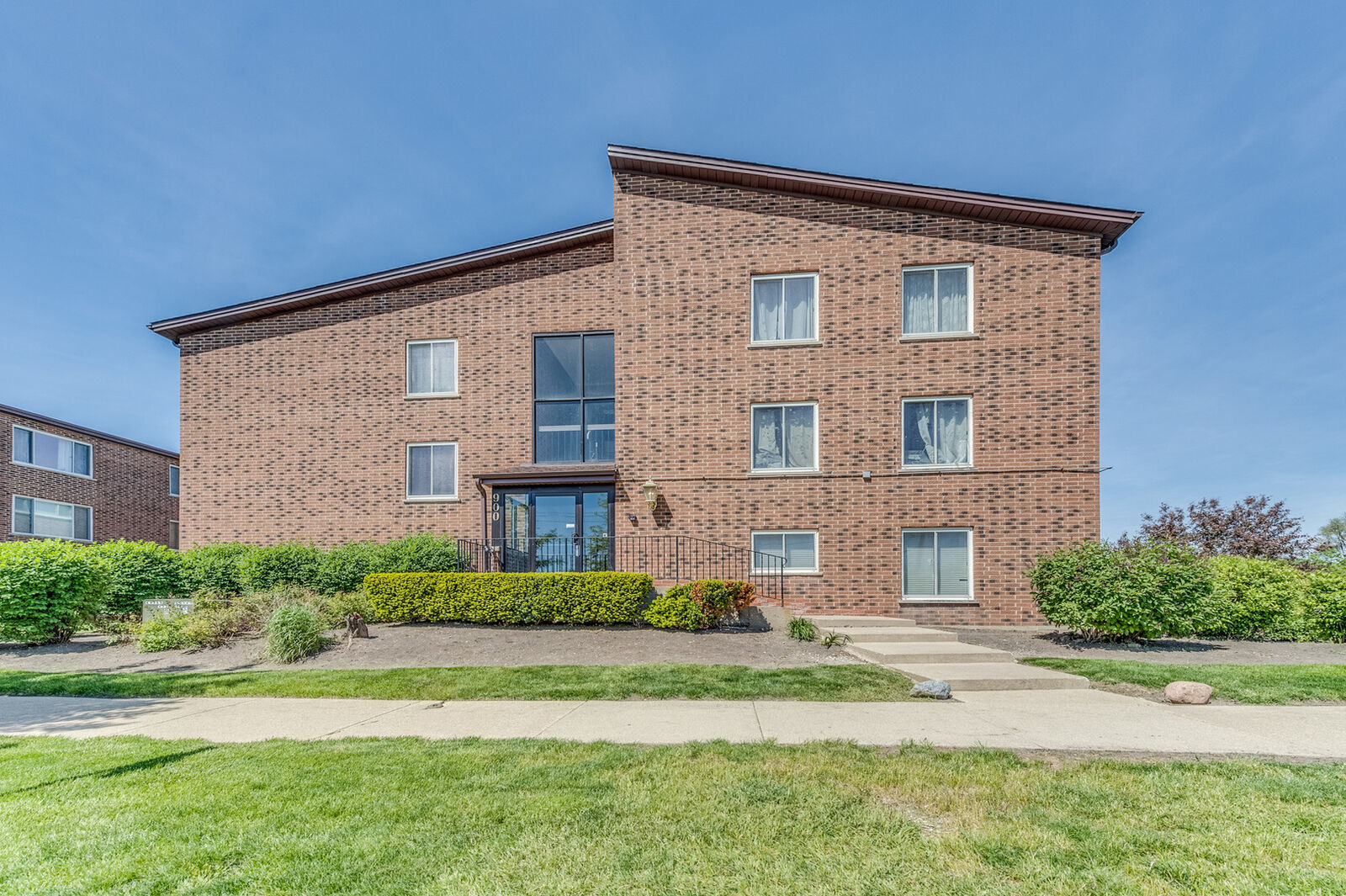 Property Photo: 900 Perrie Drive 304 IL 60007