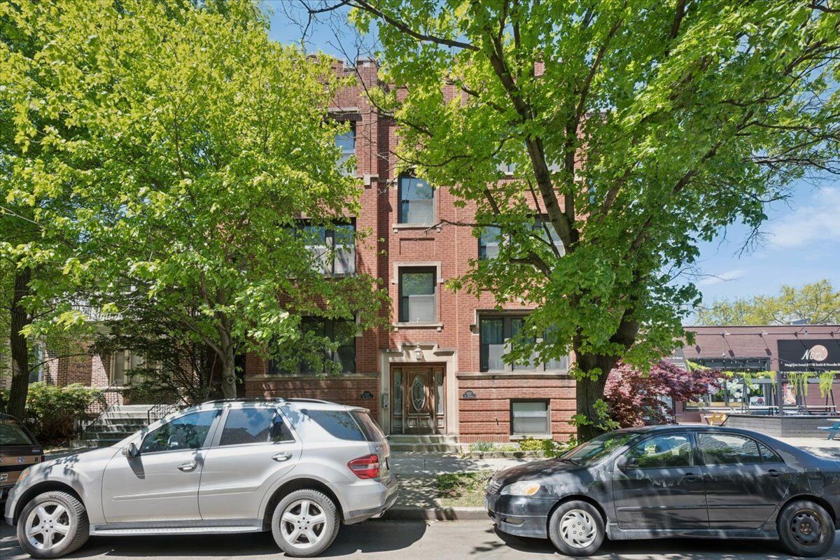 Property Photo: 6348 N Magnolia Avenue 3 IL 60660