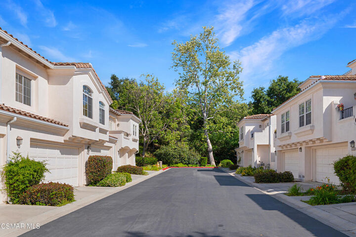 Property Photo:  1048 Mountain Oak Place  CA 91320 