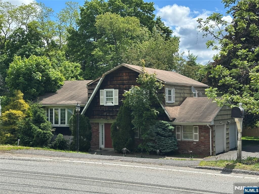 Property Photo:  252 Wierimus Road  NJ 07642 