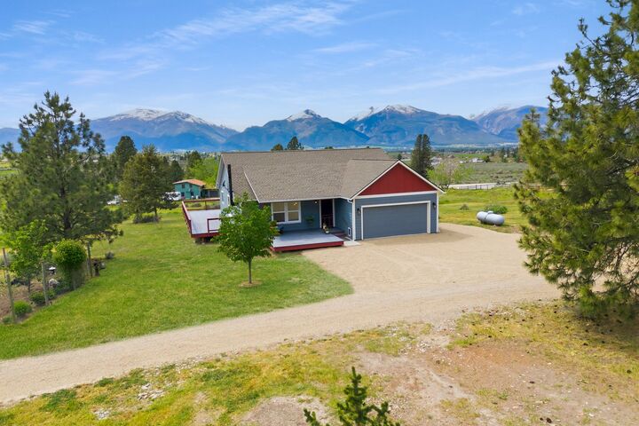 Property Photo: 4033 Sunnyside Cemetery Road MT 59870