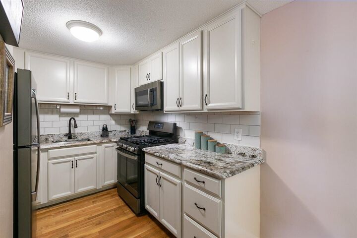 Property Photo: 8 Lancelot Court NH 03079