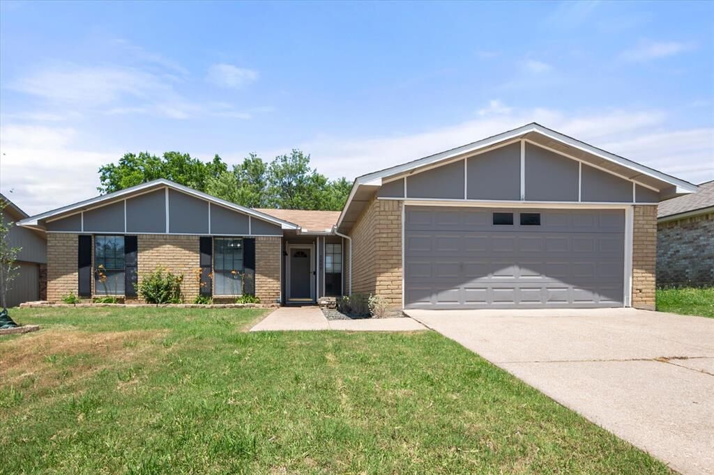 Property Photo:  7009 Forestview Drive  TX 76016 