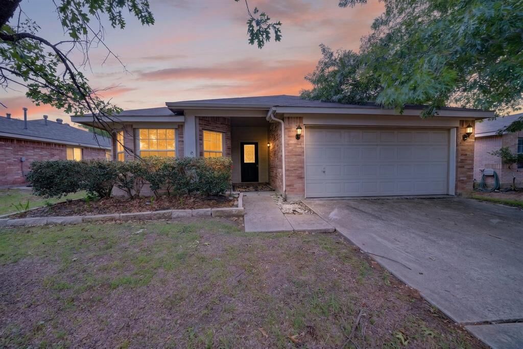 Property Photo:  1016 Halifax Lane  TX 75126 