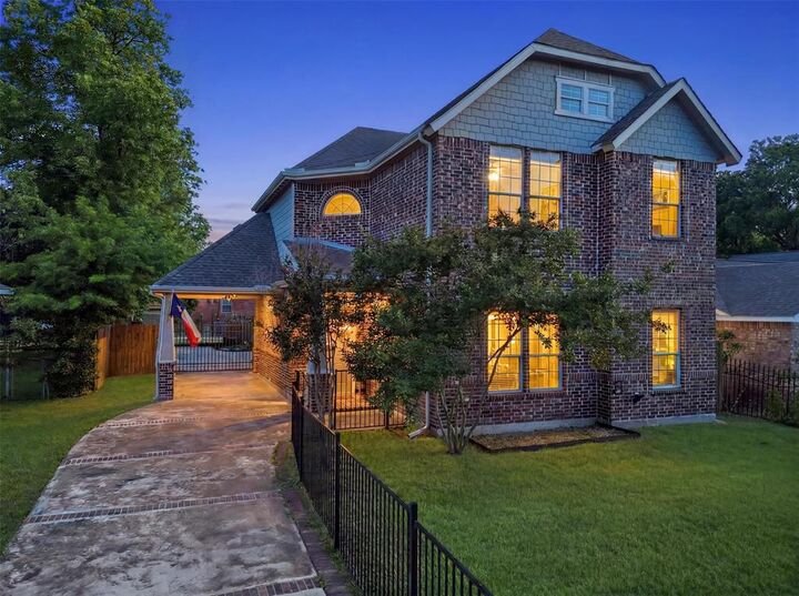 Photo de la propriété:  612 W 8th Street  TX 75208 