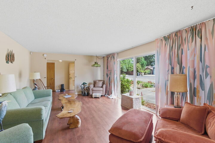Property Photo:  1195 E Park Street  OR 97527 