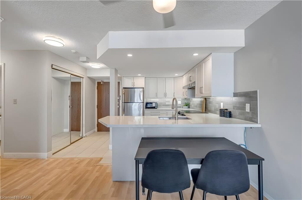 Property Photo:  25 Agnes Street 903  ON L5B 3X7 