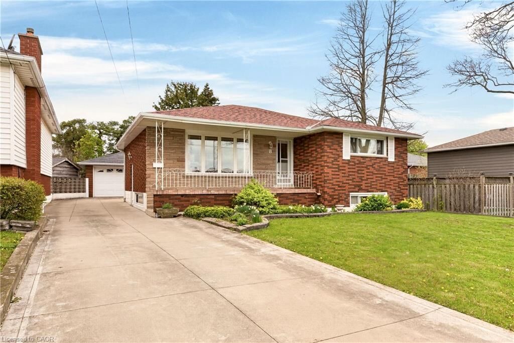 Photo de la propriété:  8 Lorraine Drive  ON L8T 3R7 