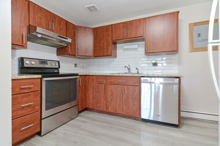 Property Photo:  4 Colonial Village Dr 9  MA 02474 