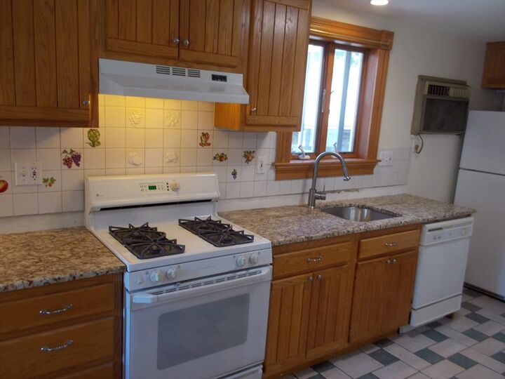 Property Photo:  92 Lowell St 1  MA 02453 