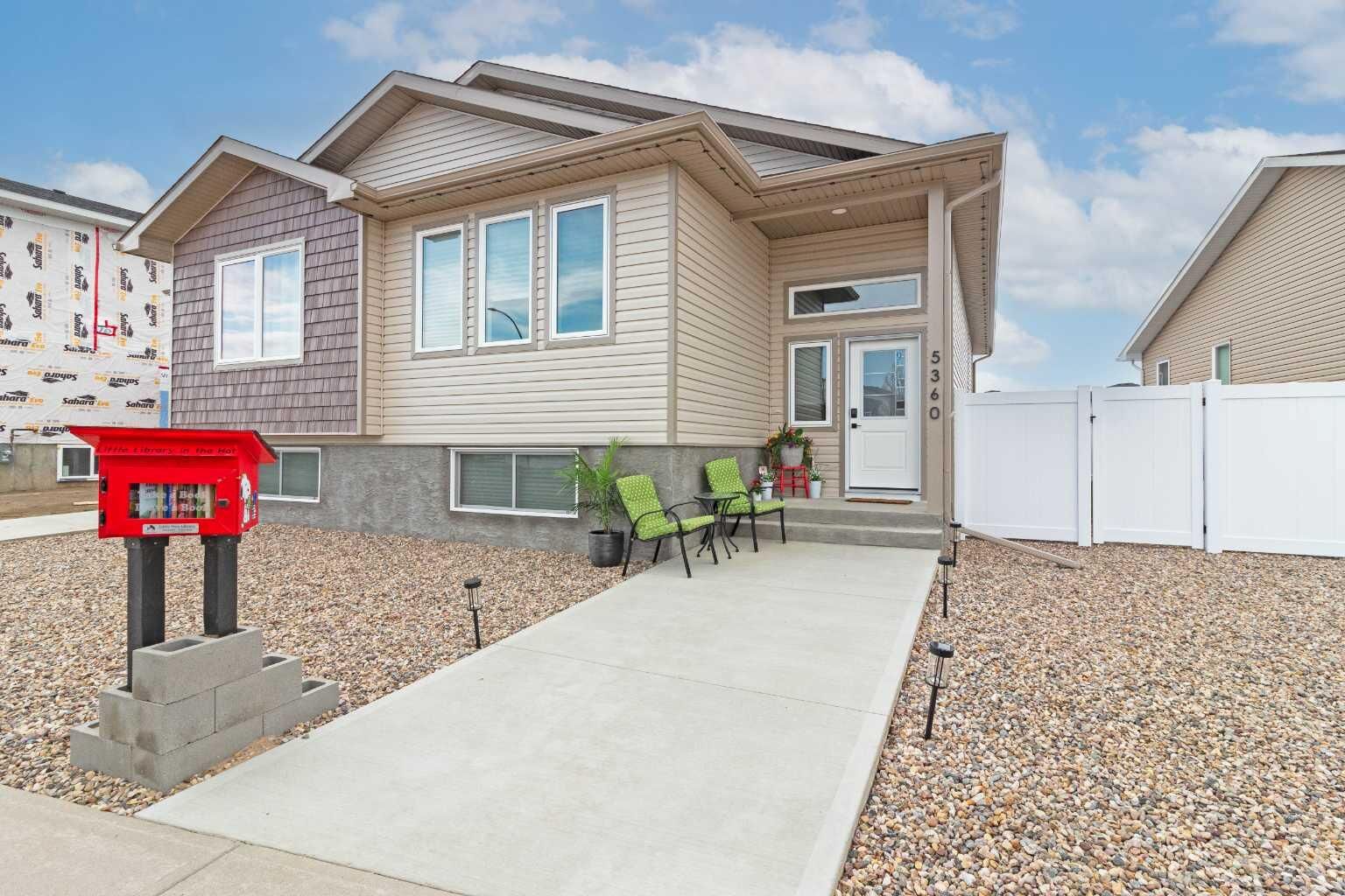 Property Photo:  5360 Southlands Drive SE  AB T1B 0R2 