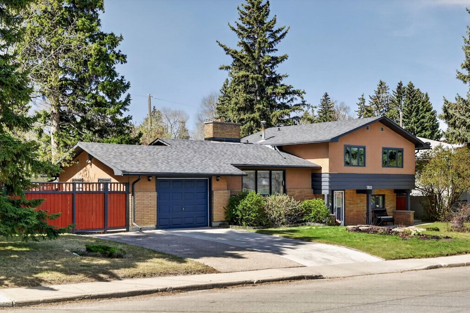 Property Photo: 3811 24 Street NW AB T2L 0Y8