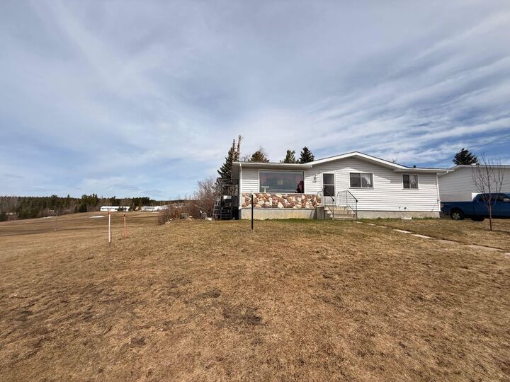 Property Photo:  5020 Oxford Avenue  AB T0G 2C0 