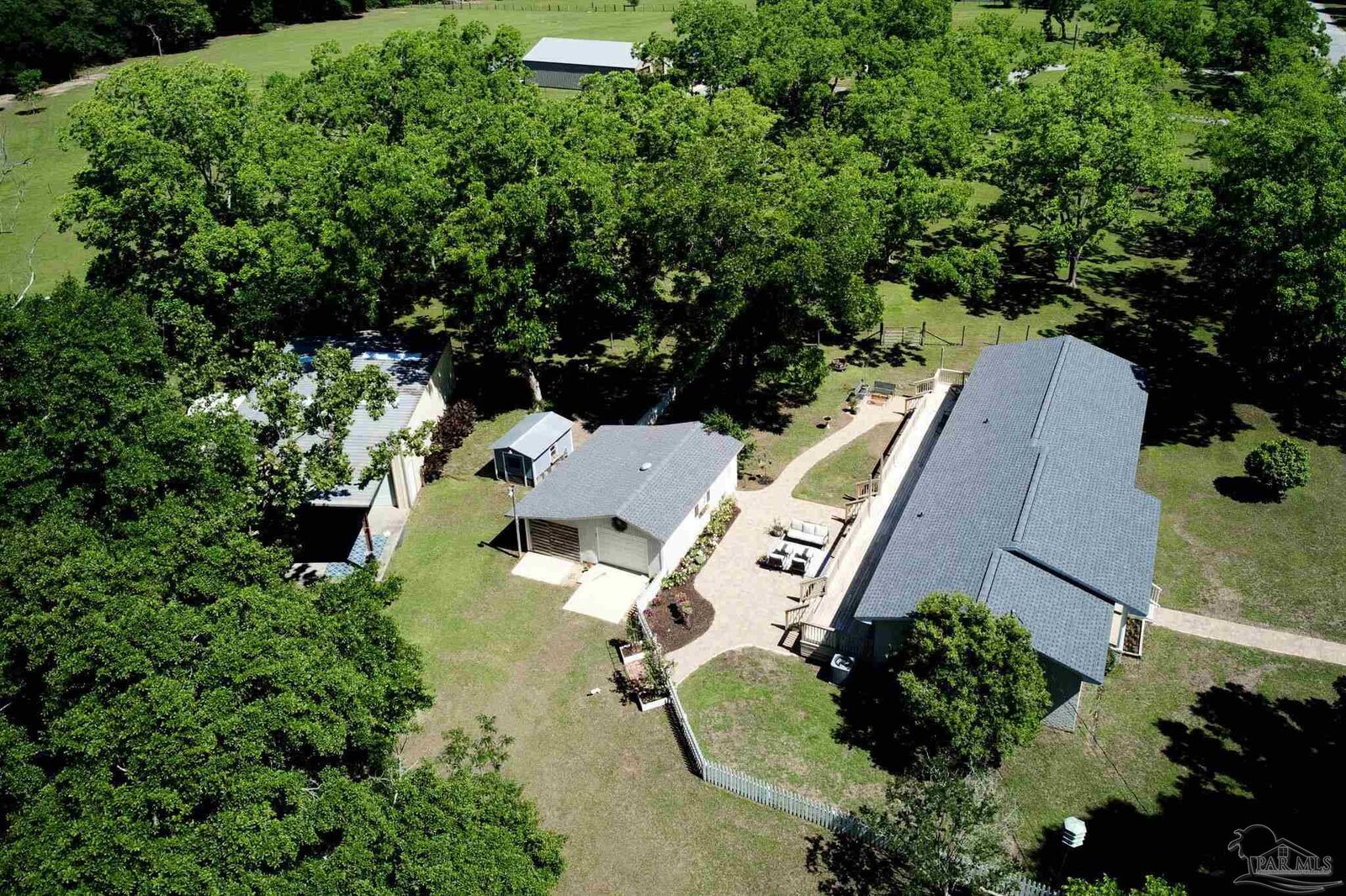 Property Photo:  2001 Chavers Rd  FL 32533 