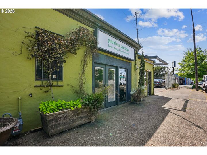 Property Photo:  1114 SE Clay St  OR 97214 