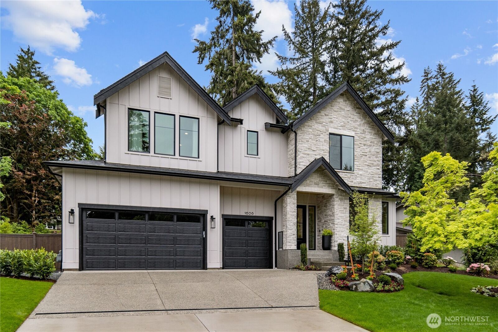Property Photo:  1606  146th Avenue SE  WA 98007 