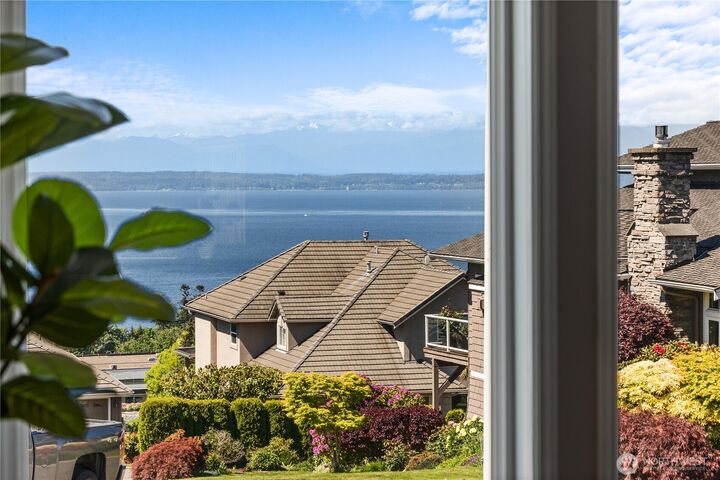 Property Photo: 11007 60th Avenue W WA 98275