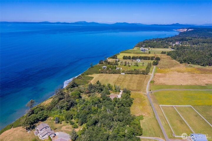 Property Photo:  1135  American Lane  WA 98239 